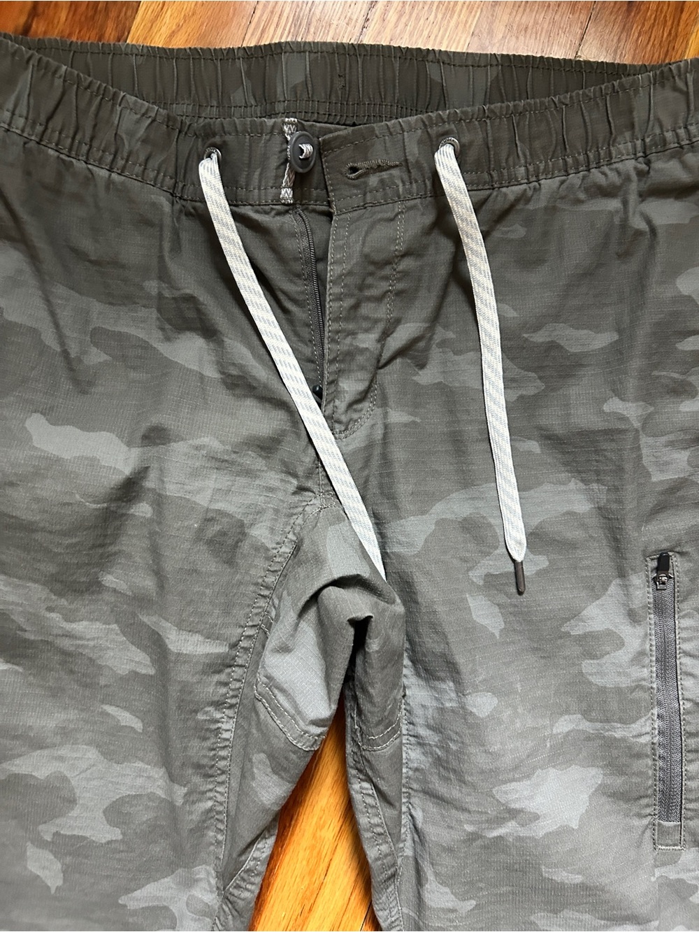 EUC Vuori Mens Sz Large Camo Green Ripstop Climber
Pants